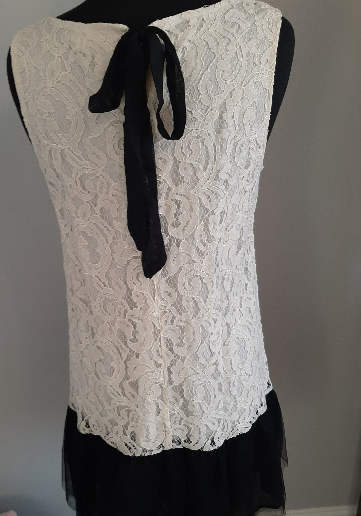 Sleeveless Black/Cream Lace Dress Urban Pearls NC Sleeveless Black/Cream Lace Dress Urban Pearls NC