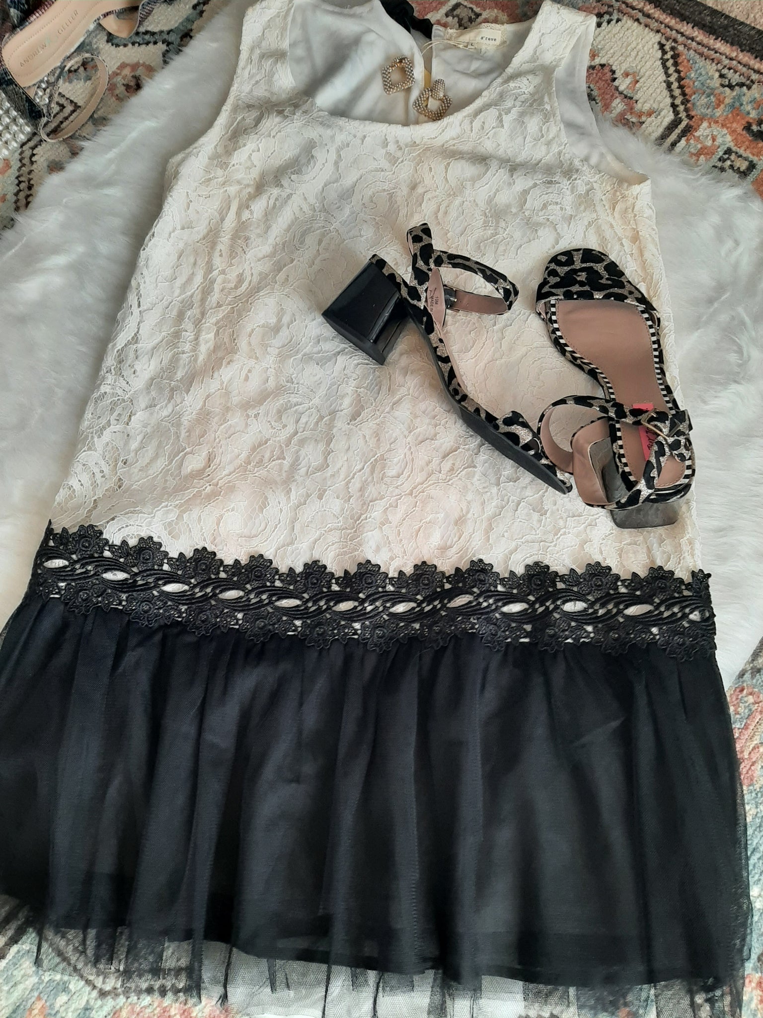 Sleeveless Black/Cream Lace Dress Urban Pearls NC Sleeveless Black/Cream Lace Dress Urban Pearls NC